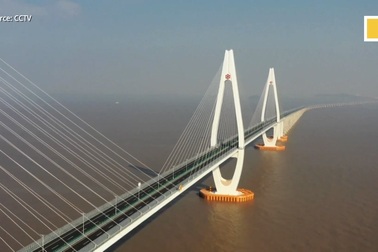 Cây cầu được xây dựng bằng robot