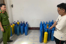 Quảng Ninh: Phát hiện 53 bình khí cười trong nhà kho