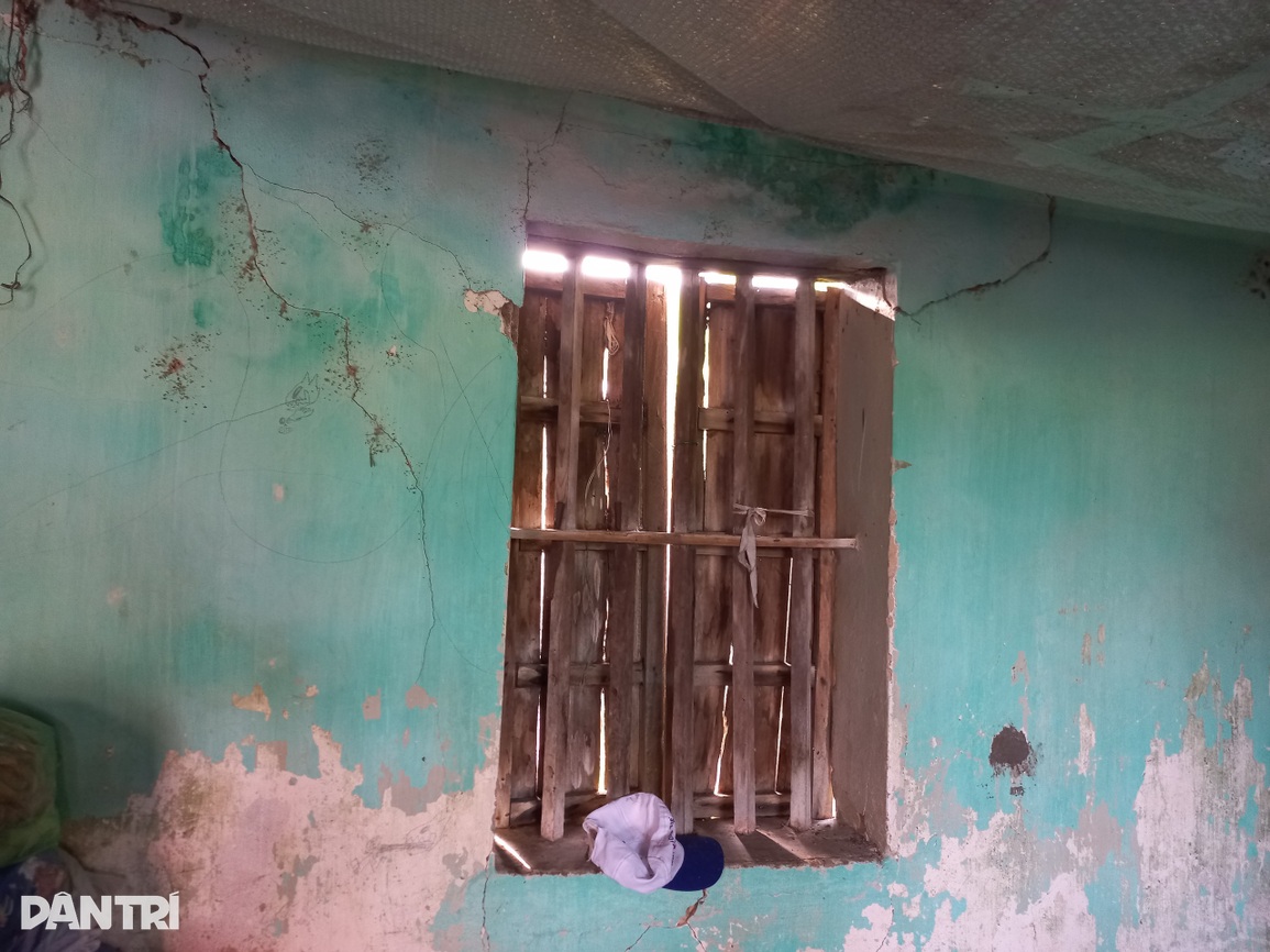 Thương bé trai gào khóc xin cứu bố nặng 28kg tai biến trong căn nhà sắp sập - 8