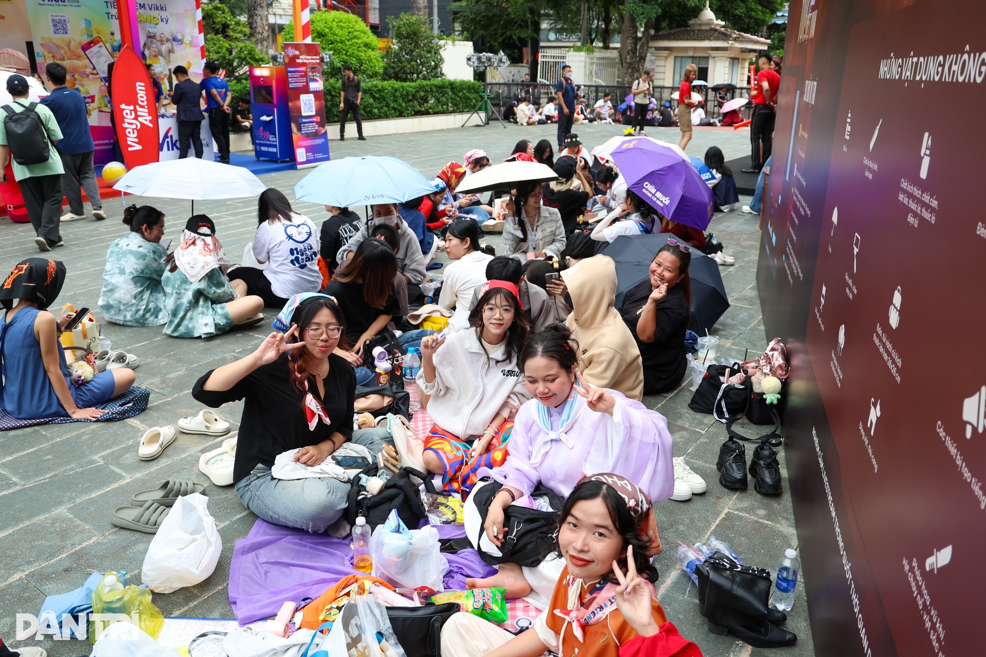 Khán giả Hà Nội, Lâm Đồng vượt đường xa ủng hộ Tôi! Người Việt Nam - 7 Khán giả Hà Nội, Lâm Đồng vượt đường xa ủng hộ Tôi! Người Việt Nam - 7