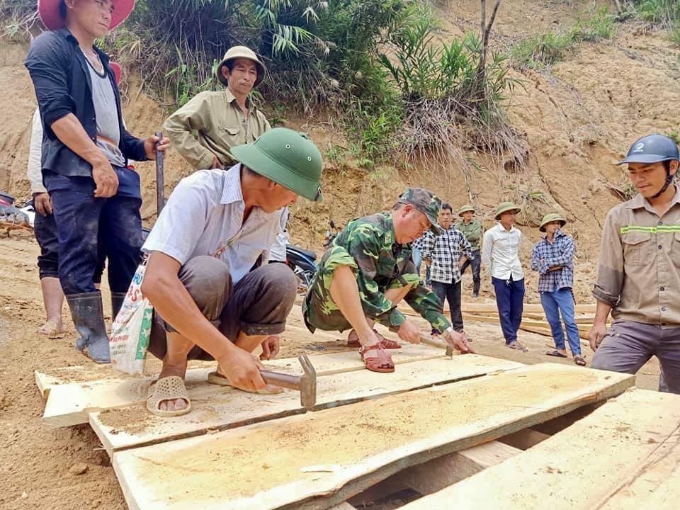 Chiến sĩ quân hàm xanh “tiếp sức” năm học mới cho học sinh nơi biên giới - 12 Chiến sĩ quân hàm xanh “tiếp sức” năm học mới cho học sinh nơi biên giới - 12