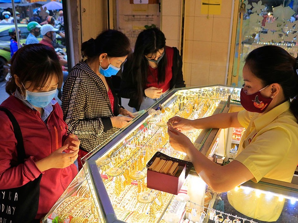 Nhà cái tung hứng giá vàng, nhà đầu tư tay mơ lãnh đủ - 1 Nhà cái tung hứng giá vàng, nhà đầu tư tay mơ lãnh đủ - 1