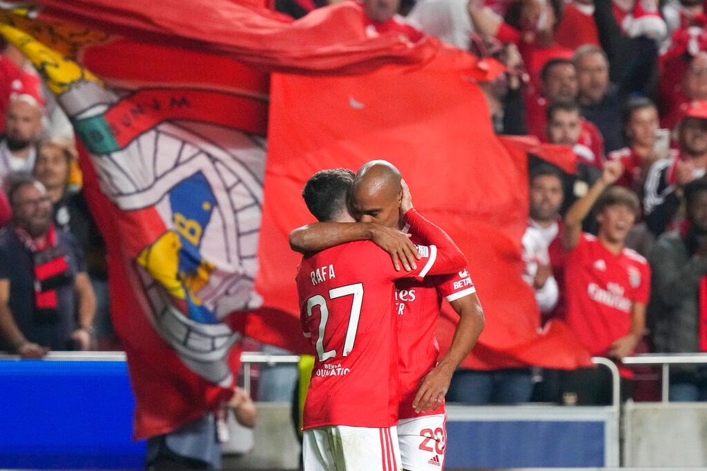 Thua sốc Benfica, Juventus bị loại sớm ở vòng bảng Champions League - 4 Thua sốc Benfica, Juventus bị loại sớm ở vòng bảng Champions League - 4