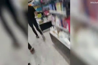 Du khách bỏ chạy hoảng loạn sau vụ tấn công khủng bố Barcelona