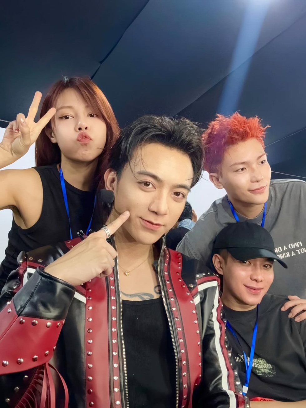 SOOBIN diện trang sức 5 tỷ đồng, thay 20 trang phục trong concert đầu tiên - 5