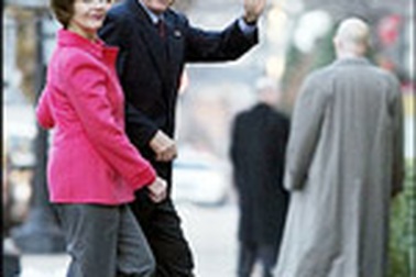 Phu nhân của các "VIP"