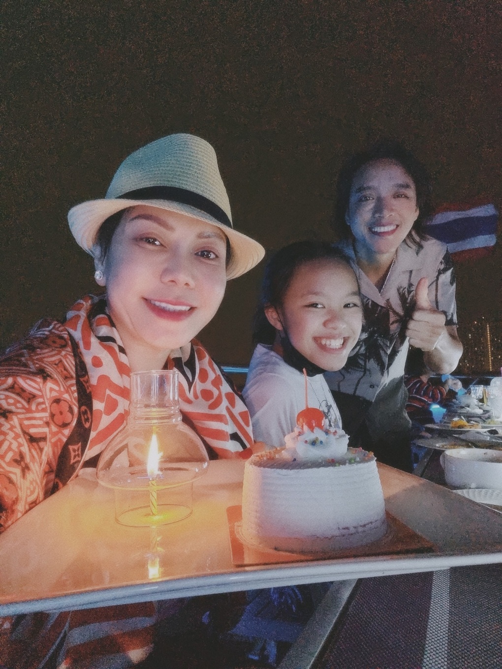 Việt Hương: 17 năm viên mãn bên chồng nhạc sĩ, ở biệt thự hơn 200 tỷ đồng - 3 Việt Hương: 17 năm viên mãn bên chồng nhạc sĩ, ở biệt thự hơn 200 tỷ đồng - 3