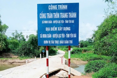 Cầu Dân trí ở Lào Cai vững chãi sau lũ dữ, chính quyền khẩn trương tu sửa lối vào