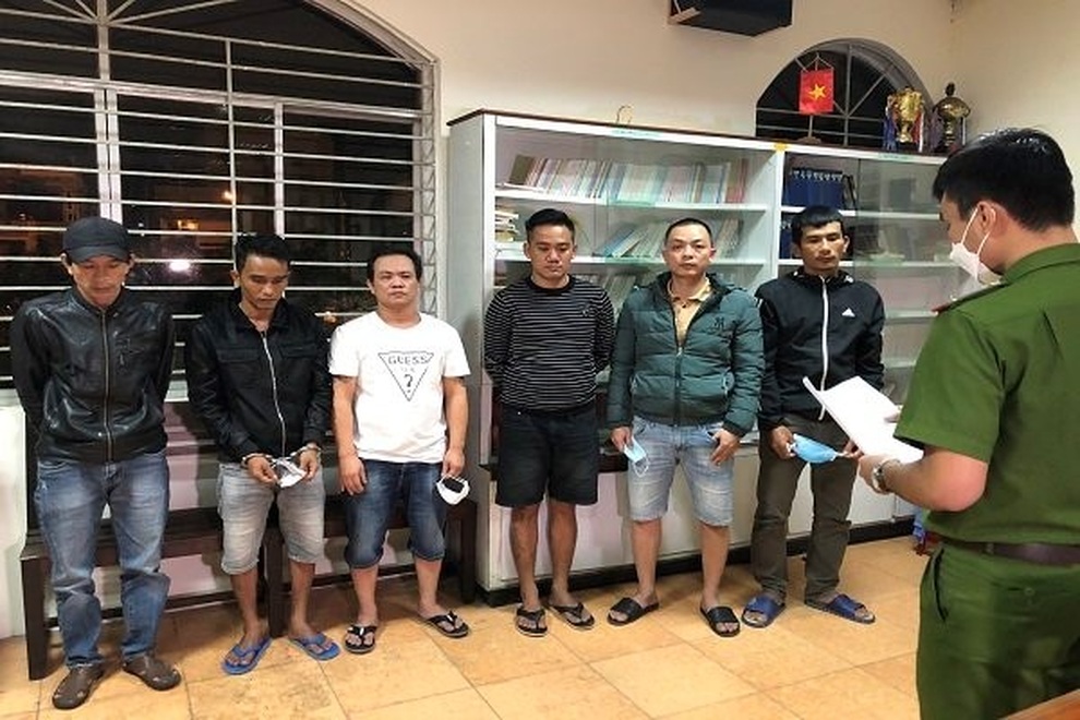 30 nam nữ thuê hội trường khách sạn ven biển Đà Nẵng để đánh bạc - 1 30 nam nữ thuê hội trường khách sạn ven biển Đà Nẵng để đánh bạc - 1