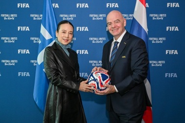 Madam Pang ghi dấu ấn lịch sử sau quyết định chưa từng có của FIFA