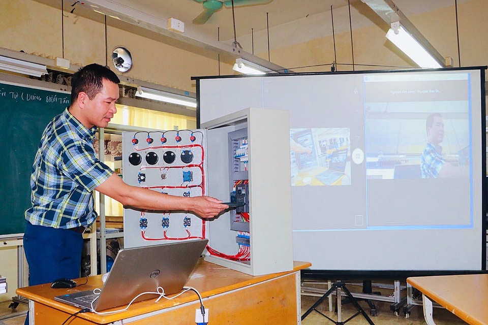 Giờ học online của trường nghề: Camera đặt nhiều góc - 8 Giờ học online của trường nghề: Camera đặt nhiều góc - 8