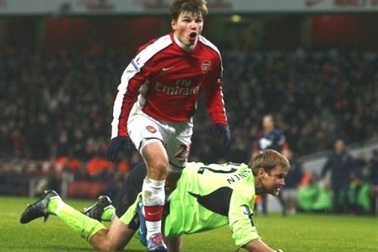 Arshavin tuyên bố rời Arsenal để đầu quân cho Barca