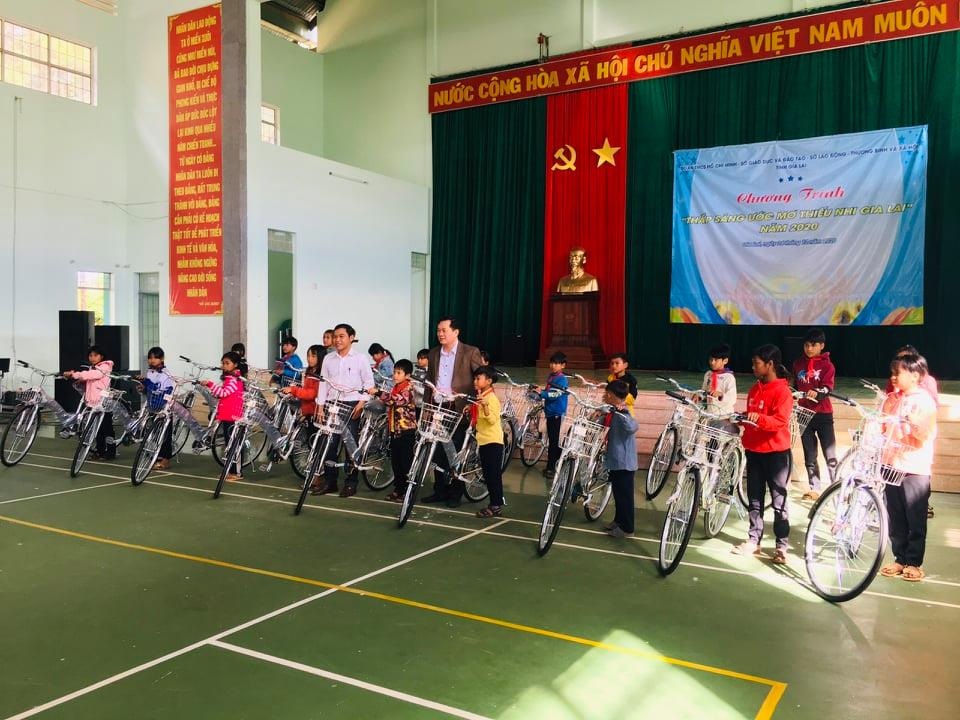 Thắp sáng ước mơ thiếu nhi Gia Lai năm 2020 - 2 Thắp sáng ước mơ thiếu nhi Gia Lai năm 2020 - 2