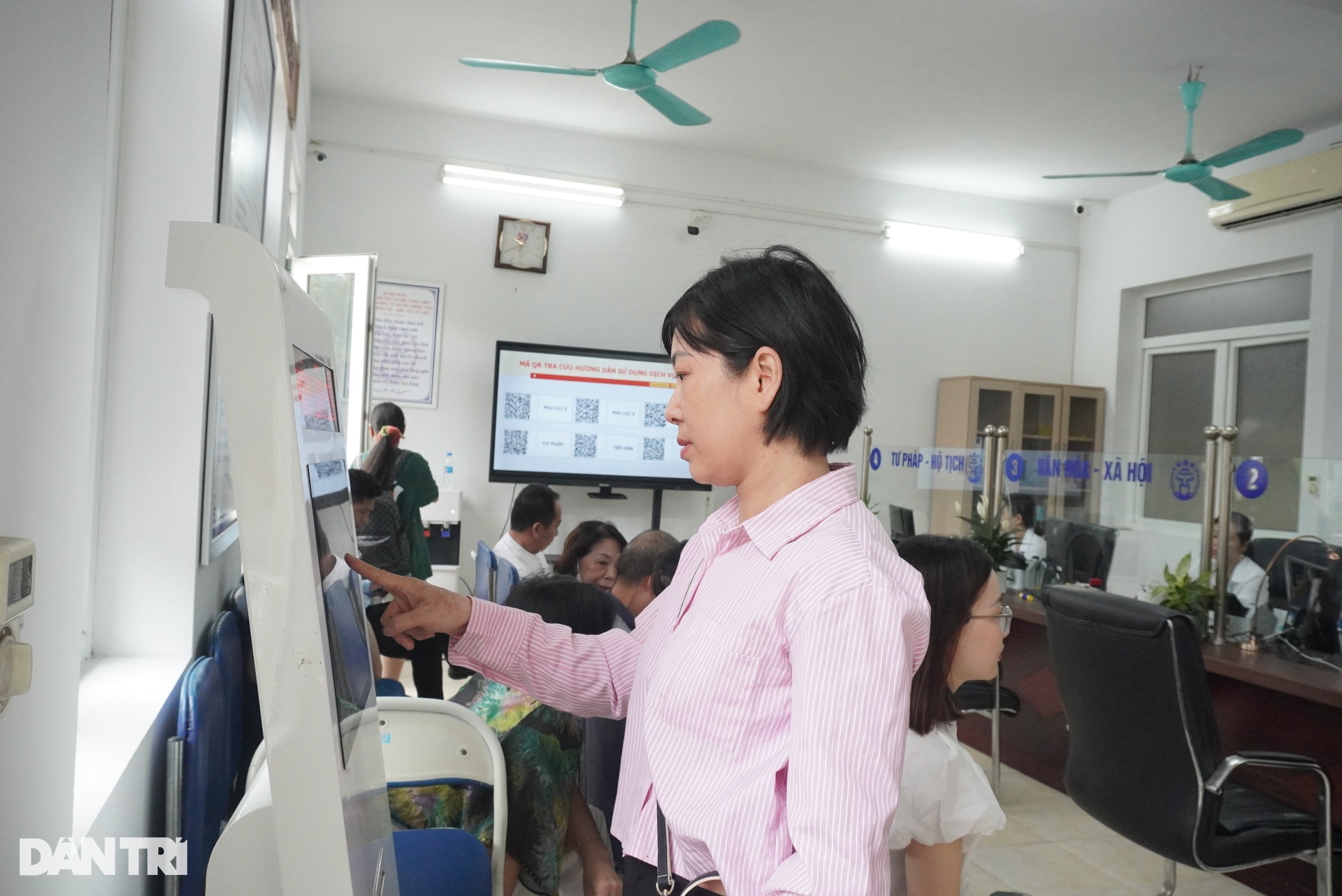 Công chức phường lớn nhất Hà Nội nhận lượng việc tăng cấp số nhân - 2 Công chức phường lớn nhất Hà Nội nhận lượng việc tăng cấp số nhân - 2