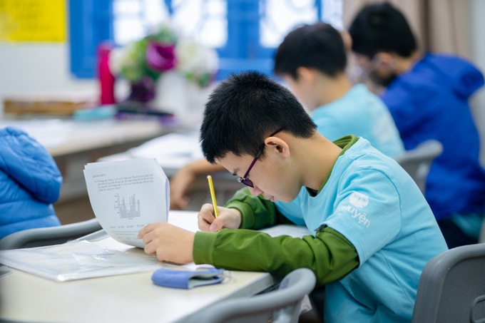 Gần 10 nghìn học sinh tham dự kỳ thi Toán học Hoa Kỳ - Ảnh 1. Gần 10 nghìn học sinh tham dự kỳ thi Toán học Hoa Kỳ - Ảnh 1.