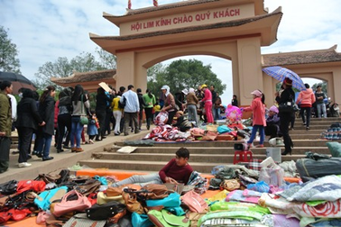 Phở "chém", hàng Tàu "đại náo" hội Lim