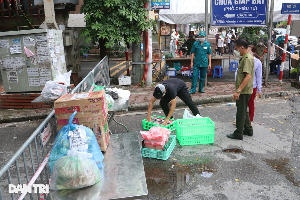 Toàn cảnh điểm nóng có 41 ca dương tính tại phường Giáp Bát - 5 Toàn cảnh điểm nóng có 41 ca dương tính tại phường Giáp Bát - 5