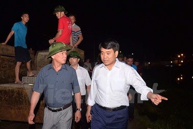 Chủ tịch Hà Nội trực tiếp chỉ đạo giữa đêm vì mưa lũ bất thường