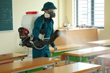 Dịch virus corona: Hà Nội phun khử trùng trường học trong đêm