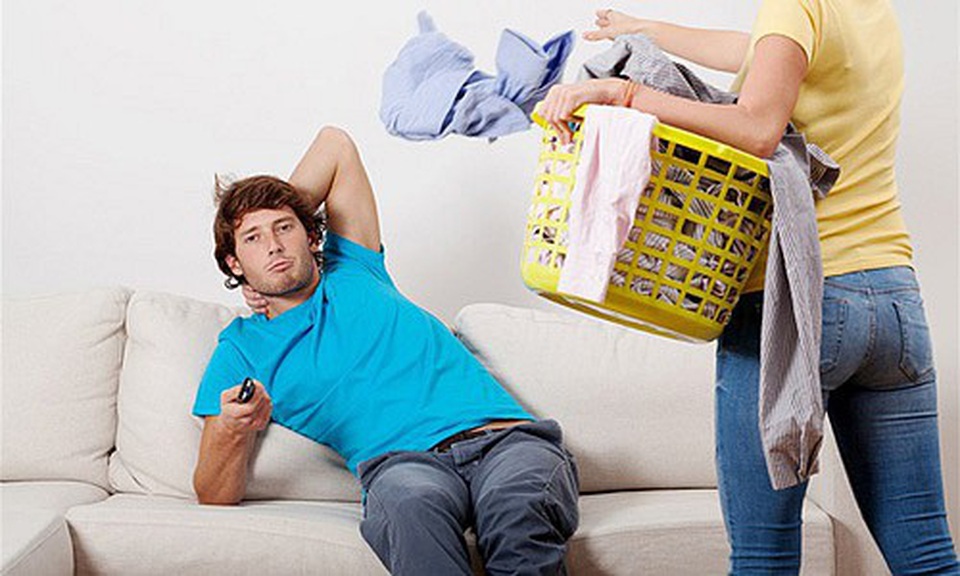 Không bao giờ làm việc nhà vì nghĩ mình là trụ cột kinh tế - thói xấu đàn ông nên bỏ ngay - 1 Không bao giờ làm việc nhà vì nghĩ mình là trụ cột kinh tế - thói xấu đàn ông nên bỏ ngay - 1