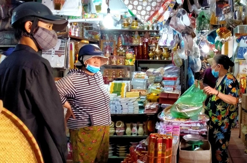 Hội An: Chợ âm phủ đìu hiu, người bán mỏi mắt ngóng trông... khách! - 1 Hội An: Chợ âm phủ đìu hiu, người bán mỏi mắt ngóng trông... khách! - 1