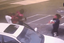 Buông tay bế con để lao vào đánh nhau, mẹ khiến con 3 tháng tuổi qua đời