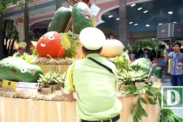 Lễ hội trái cây Nam bộ 2018: làm nail cho Rồng Nam Mỹ