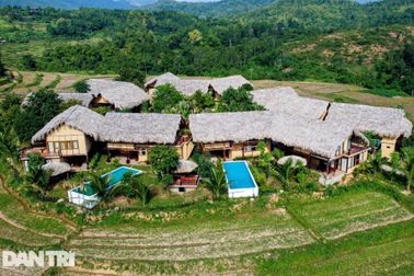 "Giám đốc quần đùi dép lê" biến đồi hoang ở Mai Châu thành khu nghỉ mộng mơ