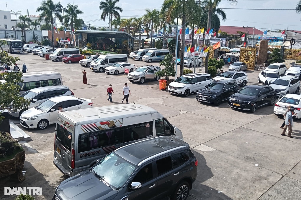 Hàng nghìn du khách xông đất nhà công tử Bạc Liêu, thánh đường Tắc Sậy - 3 Hàng nghìn du khách xông đất nhà công tử Bạc Liêu, thánh đường Tắc Sậy - 3