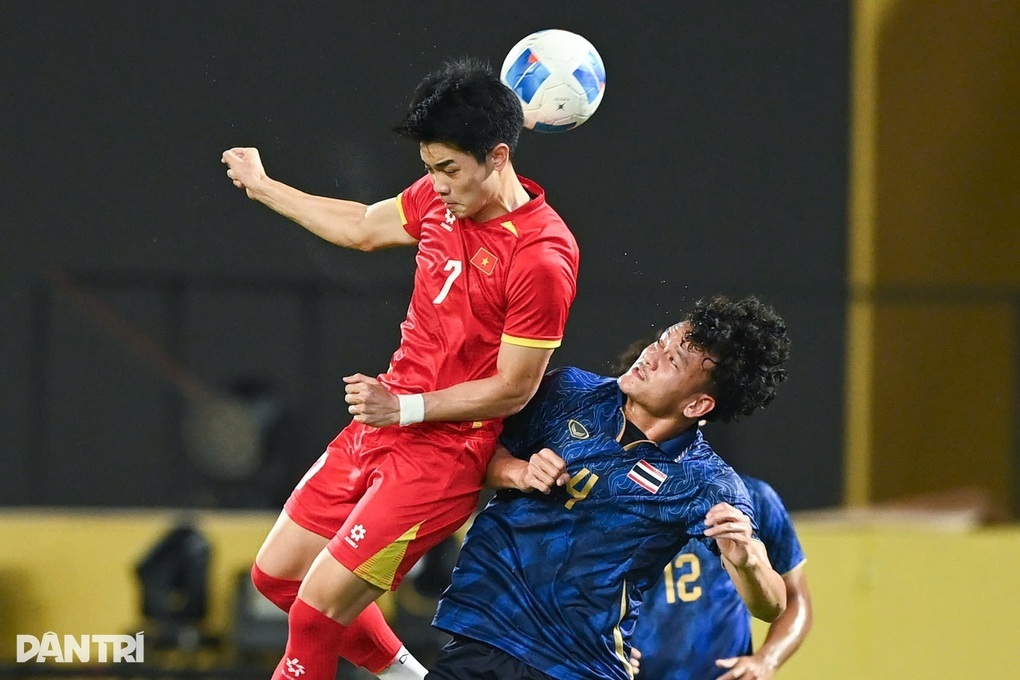 Báo Trung Quốc nói về vấn đề lớn của U23 Việt Nam và U23 Thái Lan - 1