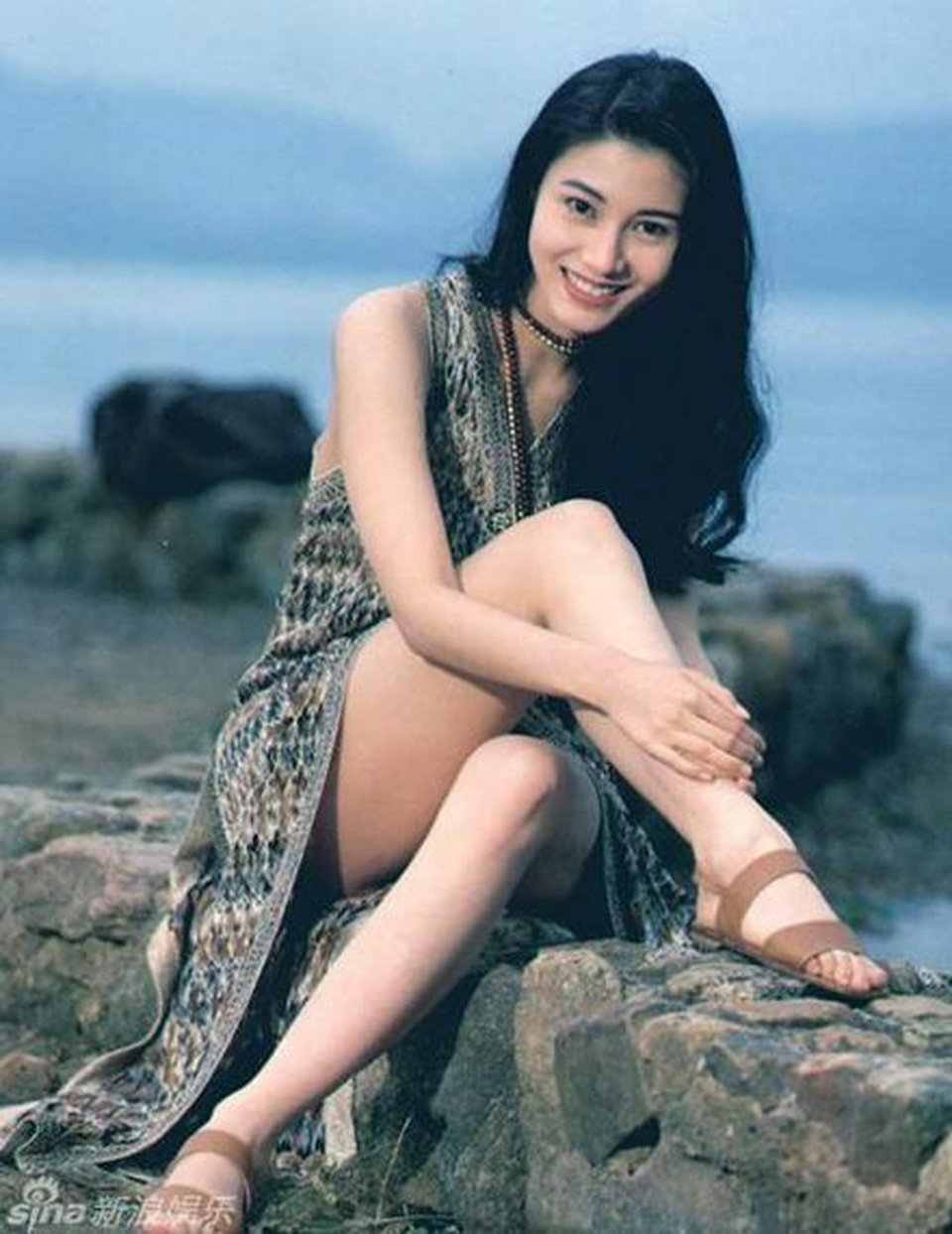 Ngưỡng mộ nhan sắc không tuổi của Hoa hậu đẹp nhất Hồng Kông - 2 Ngưỡng mộ nhan sắc không tuổi của Hoa hậu đẹp nhất Hồng Kông - 2