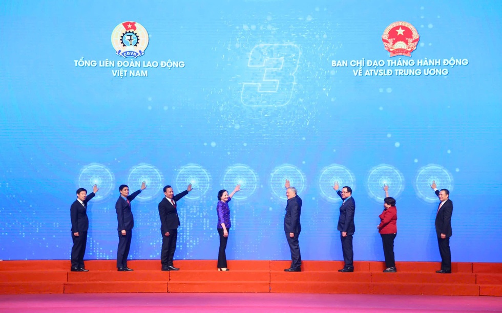 Nỗi day dứt của lãnh đạo khi hơn 700 lao động đi làm không bao giờ trở về - 4 Nỗi day dứt của lãnh đạo khi hơn 700 lao động đi làm không bao giờ trở về - 4