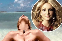 Britney Spears ngầm so sánh mình với Marilyn Monroe khi đăng ảnh khỏa thân