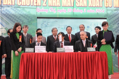 Vietcombank tài trợ 750 tỷ đồng cho nhà máy sản xuất gỗ MDF VRG - Quảng Trị