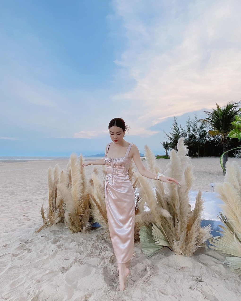 Sắc vóc gợi cảm của hội bạn thân toàn mỹ nhân đình đám showbiz Việt - 5 Sắc vóc gợi cảm của hội bạn thân toàn mỹ nhân đình đám showbiz Việt - 5