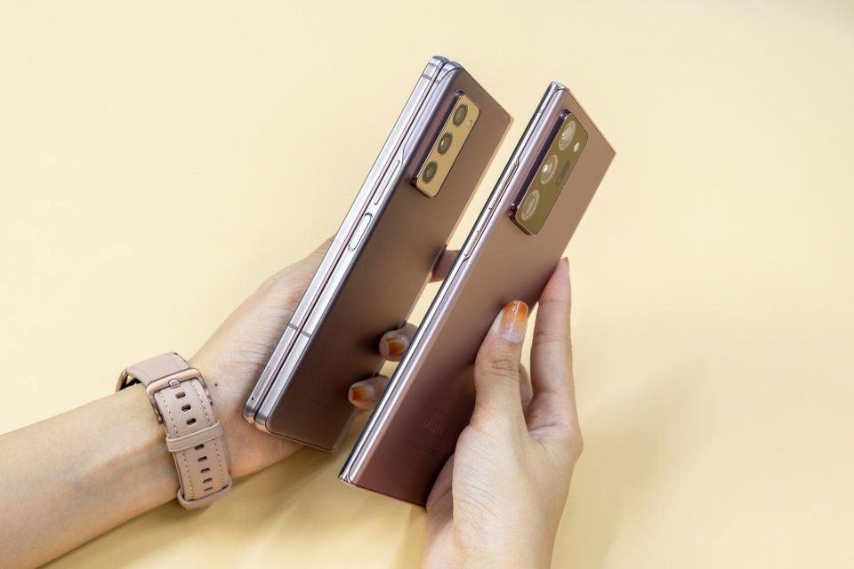 Mở hộp Galaxy Z Fold 2 giá 50 triệu đồng: hoàn thiện vẻ khác biệt - 6 Mở hộp Galaxy Z Fold 2 giá 50 triệu đồng: hoàn thiện vẻ khác biệt - 6
