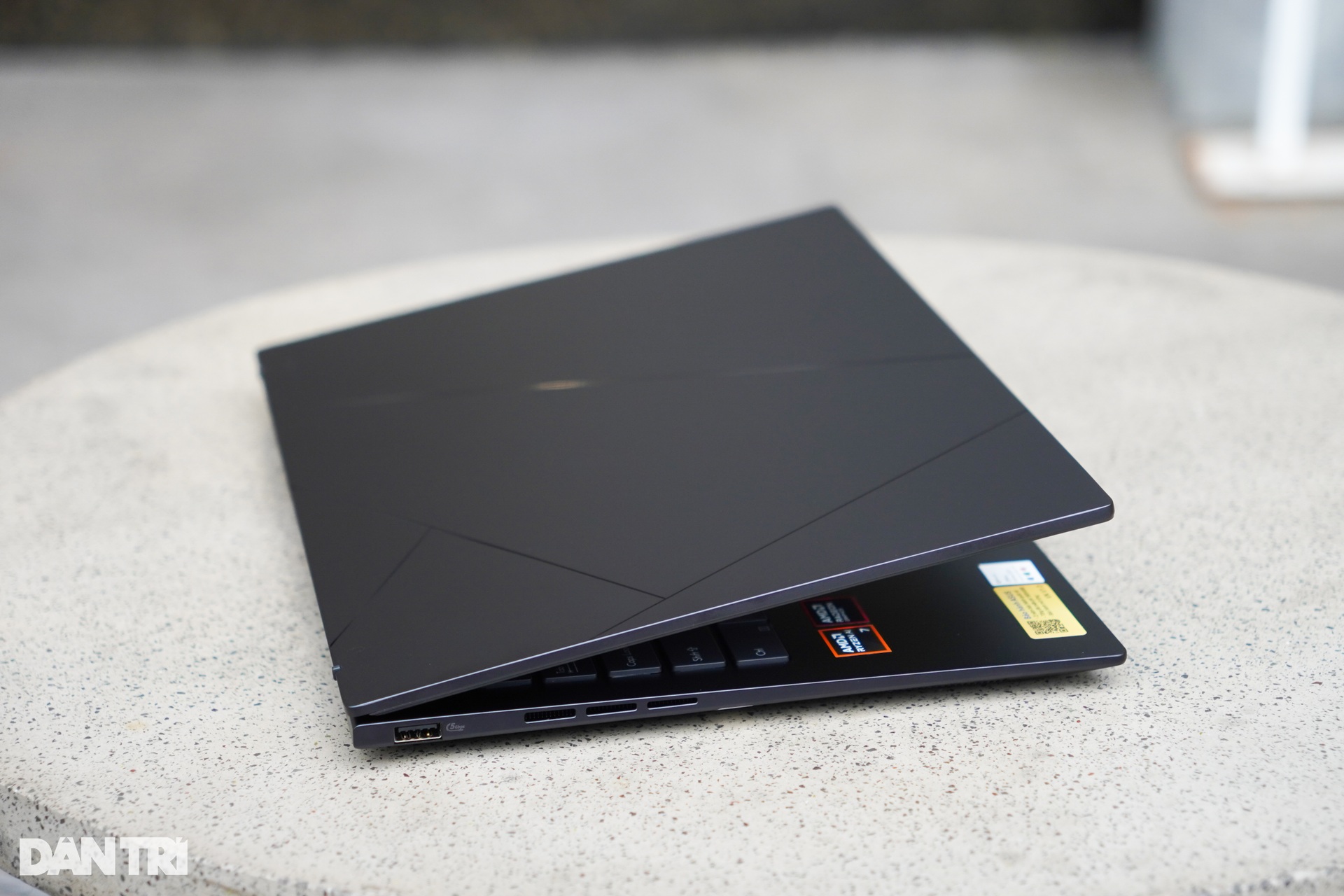Đánh giá Asus Zenbook 14: Mỏng nhẹ, hiệu năng vừa phải - 4 Đánh giá Asus Zenbook 14: Mỏng nhẹ, hiệu năng vừa phải - 4