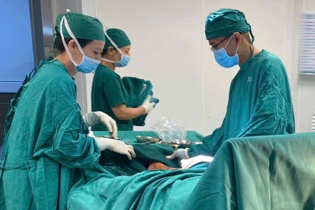 Bật “báo động đỏ” cấp cứu nam sinh bị nạn kịp thi tốt nghiệp THPT - 1 Bật “báo động đỏ” cấp cứu nam sinh bị nạn kịp thi tốt nghiệp THPT - 1