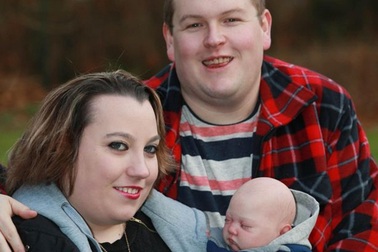 Không thể sinh con, cặp vợ chồng rủ nhau nuôi búp bê