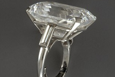 Nhẫn kim cương trị giá 22 tỷ đồng bất ngờ biến mất khỏi bảo tàng