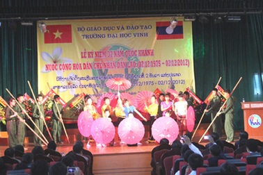 Lưu học sinh Lào vui lễ kỷ niệm Quốc khánh