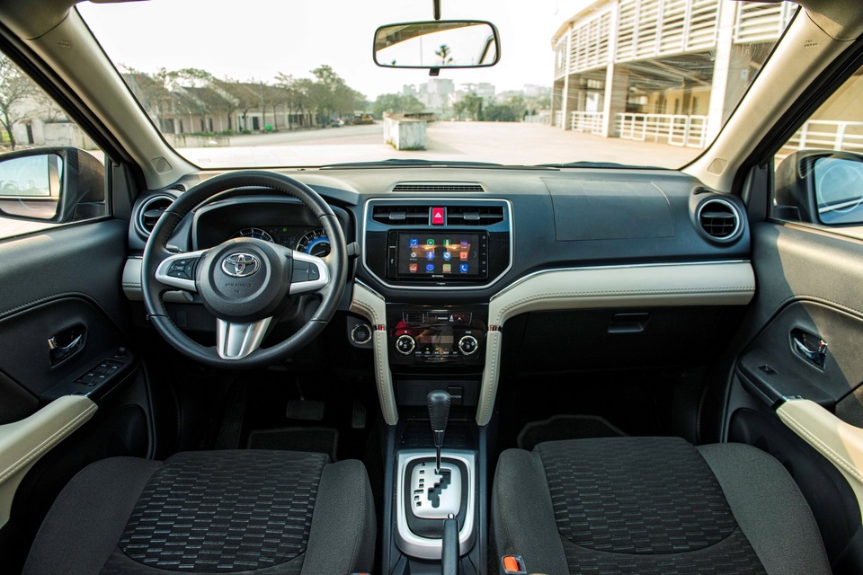 Toyota Rush có gì đặc biệt để thu hút khách hàng khi chọn SUV đô thị 7 chỗ? - 4 Toyota Rush có gì đặc biệt để thu hút khách hàng khi chọn SUV đô thị 7 chỗ? - 4