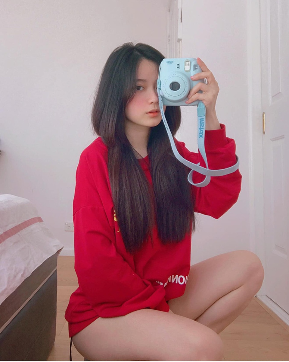 Hot girl ảnh thẻ mặt xinh như búp bê, gợi cảm bất ngờ sau 4 năm nổi tiếng - 7 Hot girl ảnh thẻ mặt xinh như búp bê, gợi cảm bất ngờ sau 4 năm nổi tiếng - 7