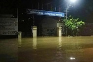Mưa lớn, dông lốc gây thiệt hại cho nhiều địa phương
