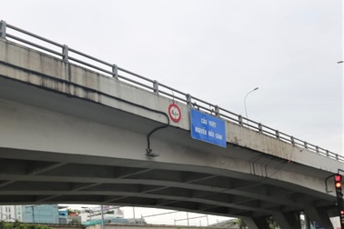 TPHCM ra văn bản khẩn, cấm tất cả phương tiện qua cầu vượt Nguyễn Hữu Cảnh