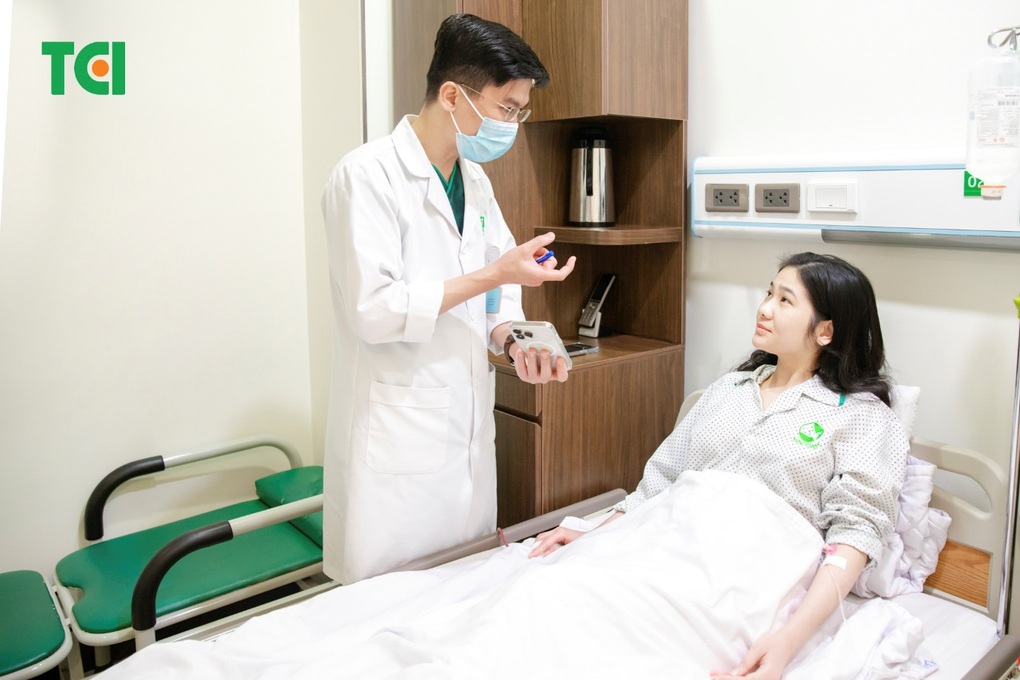 Mổ nội soi ruột thừa kết hợp cắt u nang buồng trứng cho cô gái 24 tuổi - 3