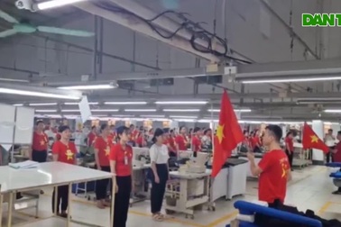 Công nhân tỉnh Nghệ An đồng loạt tổ chức chào cờ đầu tuần