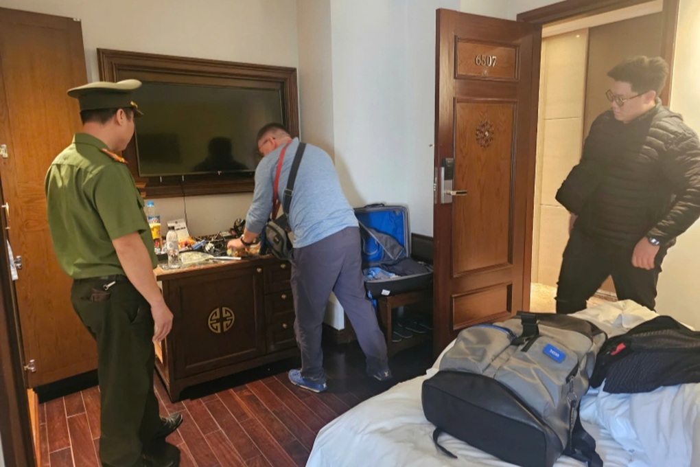 Tội phạm giết người ở Mỹ bị bắt tại Hà Nội - 1