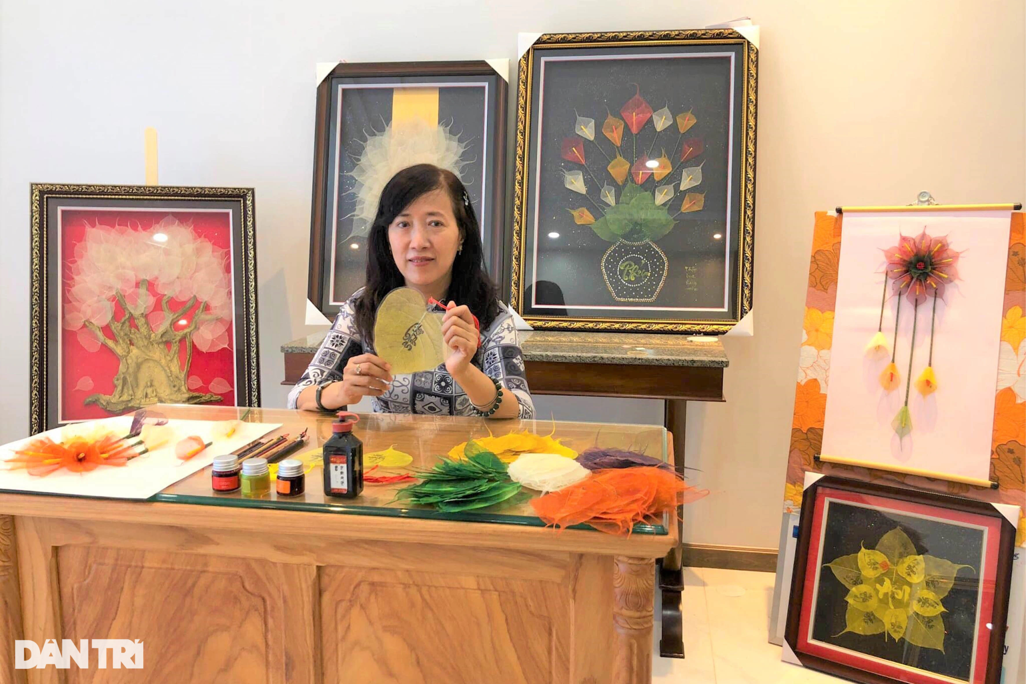 Người phụ nữ thêu linh vật mèo lên lá bồ đề, bán gần nửa triệu đồng/lá - 1 Người phụ nữ thêu linh vật mèo lên lá bồ đề, bán gần nửa triệu đồng/lá - 1