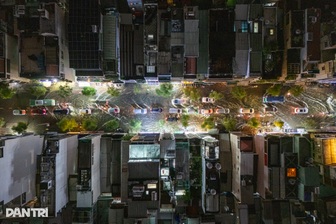 Cảnh ngập nước hiếm thấy giữa trung tâm TPHCM